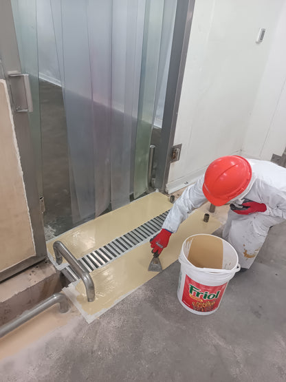 MANTENIMIENTO DE PISO CON POLIURETANO PARA SALA DE PROCESOS - HYT SAC- SANTA ANITA