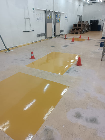 MANTENIMIENTO DE PISO CON POLIURETANO PARA SALA DE PROCESOS - HYT SAC- SANTA ANITA