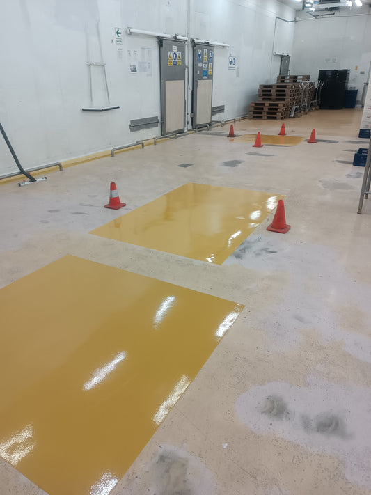 MANTENIMIENTO DE PISO CON POLIURETANO PARA SALA DE PROCESOS - HYT SAC- SANTA ANITA