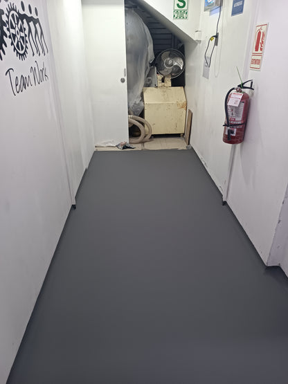 APLICACIÓN DE PISO DE POLIURETANO DE UCRETE - AREA LABORATORIO DE GOMITAS Y SUPLEMENTOS - NOVOAMERICA - SJM