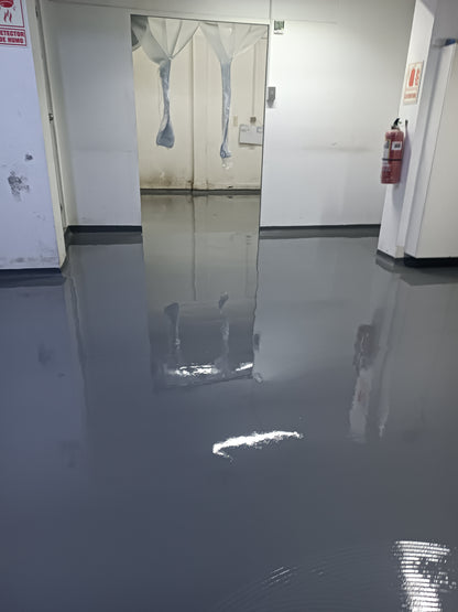 APLICACIÓN DE PISO DE POLIURETANO DE UCRETE - AREA LABORATORIO DE GOMITAS Y SUPLEMENTOS - NOVOAMERICA - SJM