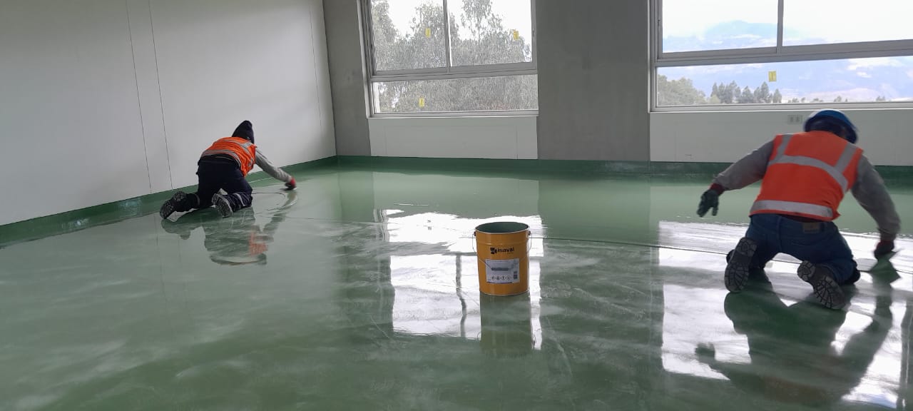 APLICACIÓN DE AUTONIVELANTE EPOXICO - LUANA CAPELLA CONSTRUCTORES EIRL-COLEGIO EN TANGALBAMBA CAJAMARCA